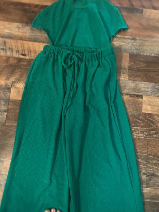 Other - Wide-Leg 2 piece in Emerald Green